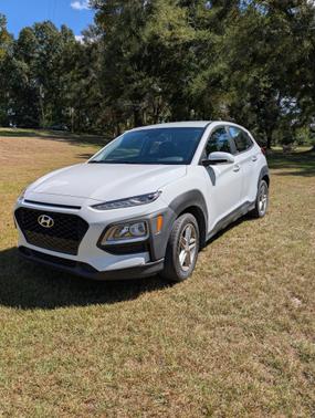 White 2021 Hyundai KONA SE
