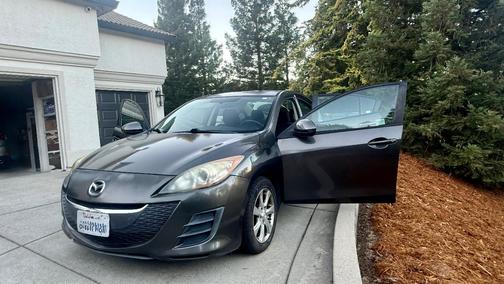 Gray 2010 Mazda Mazda3 i Touring