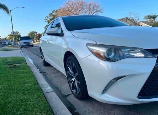 White 2016 Toyota Camry XSE