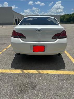 White 2009 Toyota Avalon XL