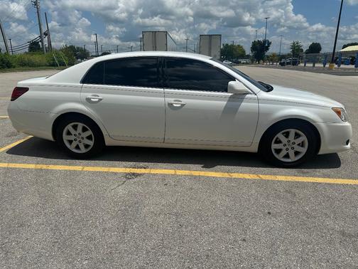 White 2009 Toyota Avalon XL
