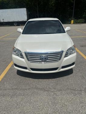 White 2009 Toyota Avalon XL