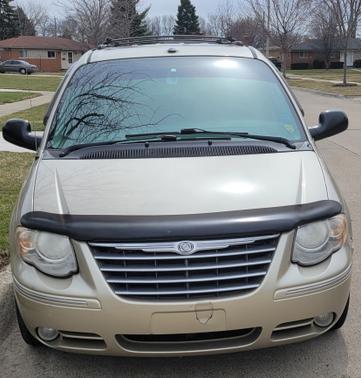 Photo 1 of 16 of 2007 Chrysler Town & Country Limited