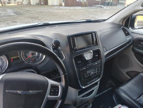 2013 Chrysler Town & Country Touring