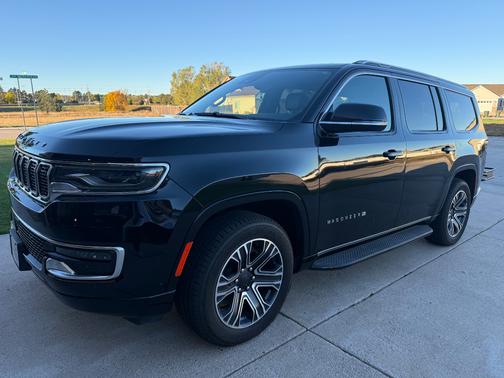 2024 Jeep Wagoneer Base