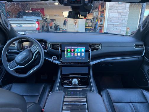 2024 Jeep Wagoneer Base