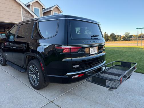 2024 Jeep Wagoneer Base