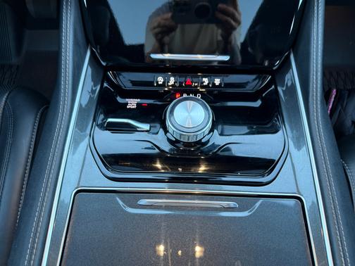 2024 Jeep Wagoneer Base