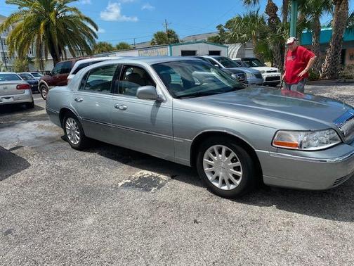 2006 Lincoln Town Car Signature