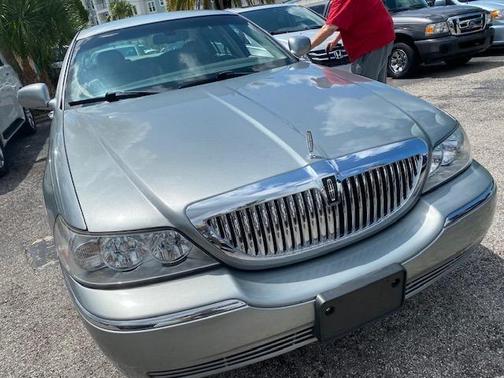 2006 Lincoln Town Car Signature