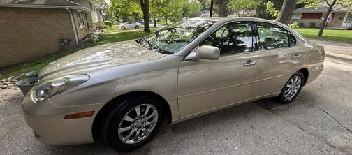 Gold 2002 Lexus ES 300 Base