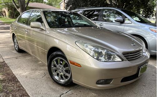 Gold 2002 Lexus ES 300 Base