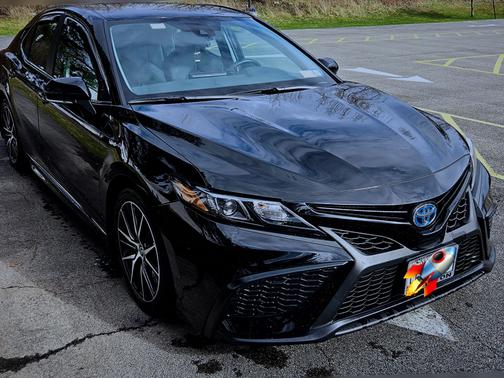 2024 Toyota Camry Hybrid SE