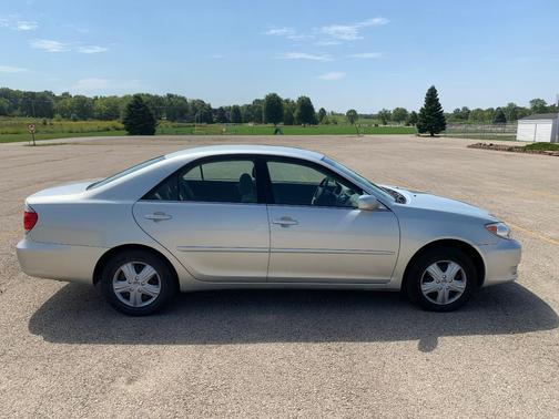 Silver 2006 Toyota Camry LE