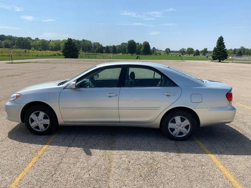 Silver 2006 Toyota Camry LE