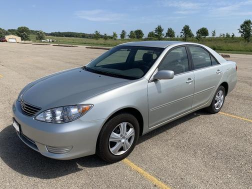 Silver 2006 Toyota Camry LE