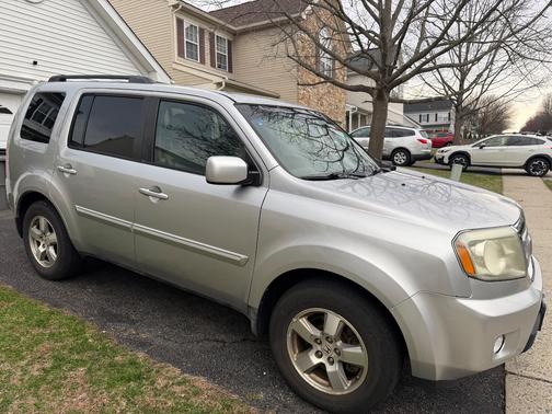 Gray 2011 Honda Pilot EX