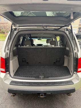 Gray 2011 Honda Pilot EX