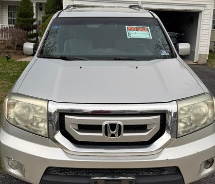 Gray 2011 Honda Pilot EX