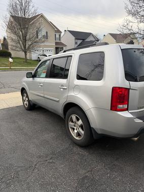 Gray 2011 Honda Pilot EX
