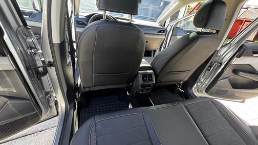 Gray 2022 Volkswagen Taos 1.5T SE