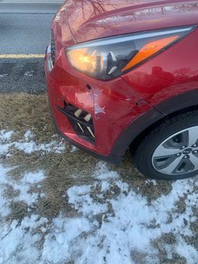 Red 2022 Kia Niro LX