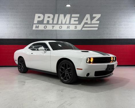 White 2019 Dodge Challenger SXT