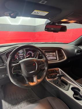 White 2019 Dodge Challenger SXT