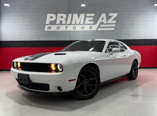 White 2019 Dodge Challenger SXT