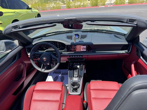 2025 Porsche 911 Carrera