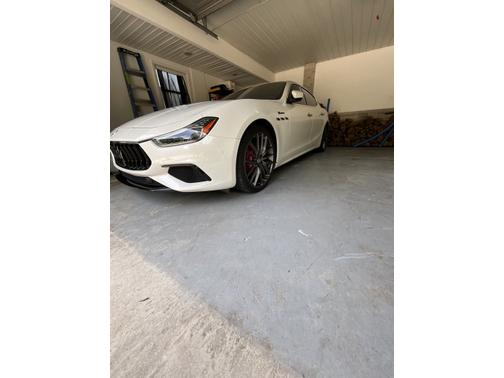 2022 Maserati Ghibli Modena Q4