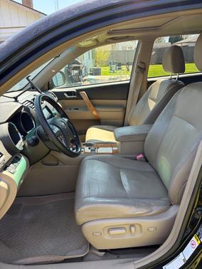 Black 2010 Toyota Highlander Hybrid Limited
