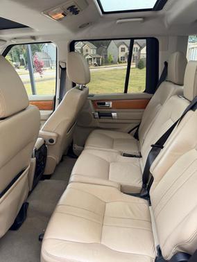Beige 2010 Land Rover LR4 Base