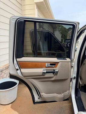 Beige 2010 Land Rover LR4 Base