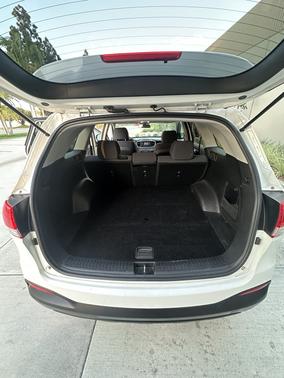 White 2017 Kia Sorento LX