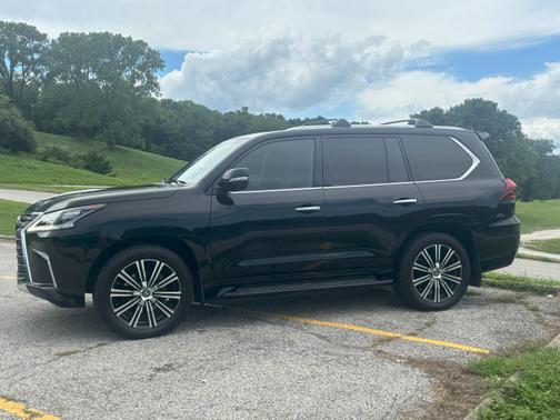 2019 Lexus LX 570 Three-Row