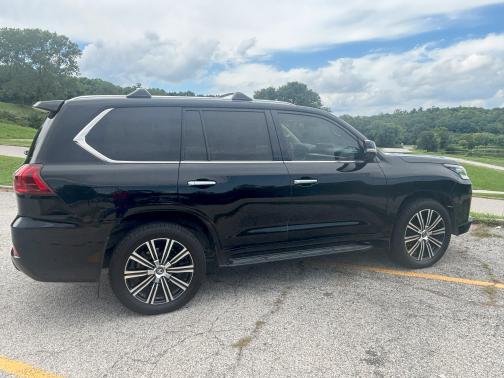 2019 Lexus LX 570 Three-Row