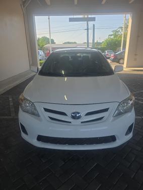White 2013 Toyota Corolla LE