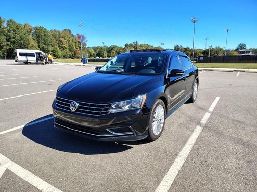Black 2016 Volkswagen Passat 1.8T SE w/Technology
