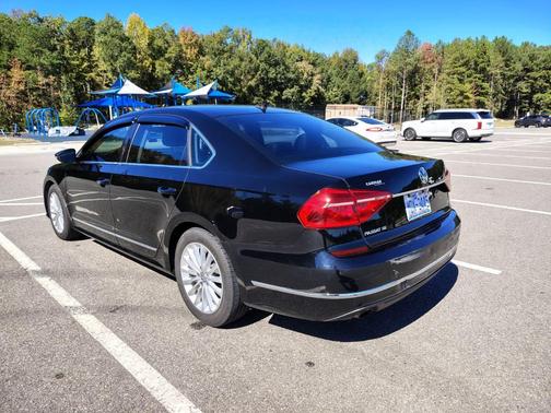 Black 2016 Volkswagen Passat 1.8T SE w/Technology