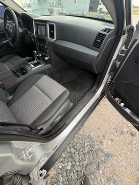 Silver 2008 Jeep Grand Cherokee Laredo