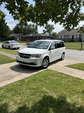White 2018 Dodge Grand Caravan SXT