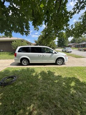 White 2018 Dodge Grand Caravan SXT