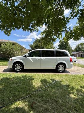 White 2018 Dodge Grand Caravan SXT