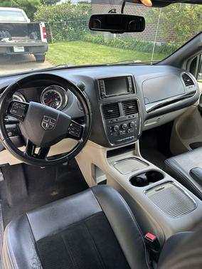 White 2018 Dodge Grand Caravan SXT