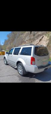 2010 Nissan Pathfinder LE