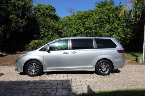 Silver 2020 Toyota Sienna XLE Auto Access Seat
