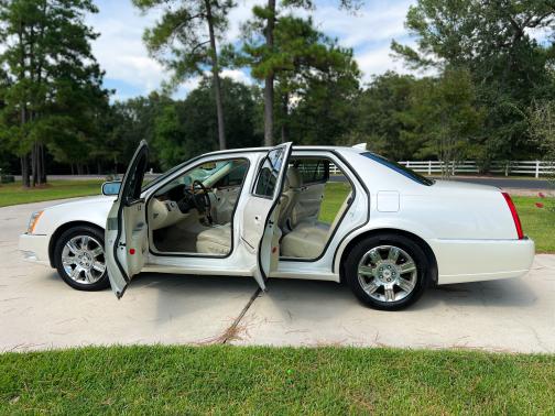 2011 Cadillac DTS Platinum Collection