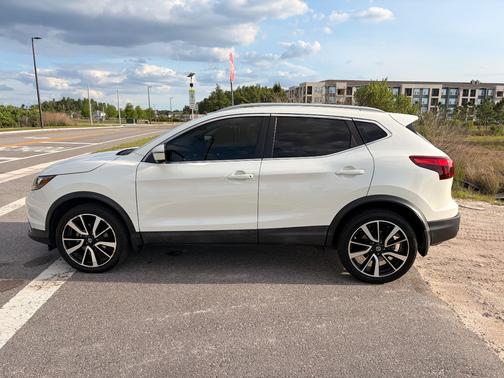White 2019 Nissan Rogue Sport SL