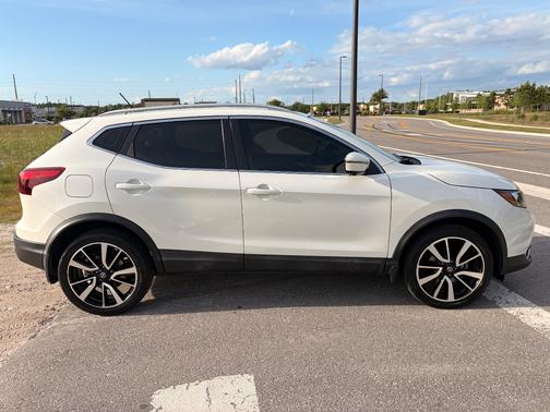 White 2019 Nissan Rogue Sport SL